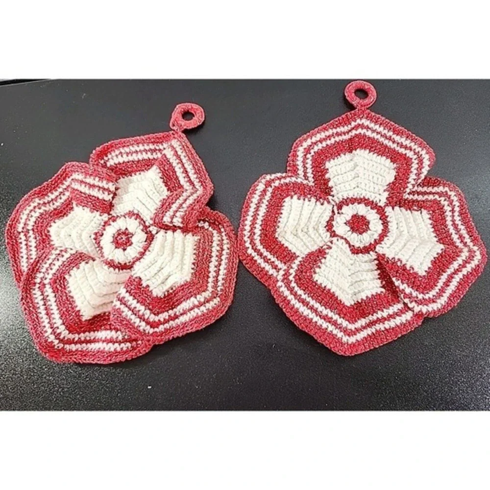 VINTAGE HAND‎ CROCHETED POTHOLDERS TRIVETS RED & WHITE -flower CIRCLE!  Beauties